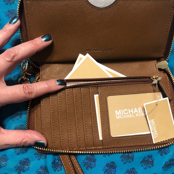 💥SOLD💥 Michael Kors Fulton Wallet - Picture 4 of 4